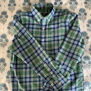 Vineyard Vines button down shirt